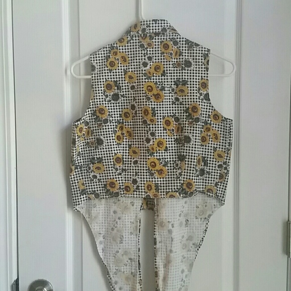 VINTAGE Cropped Button-up Tank - Picture 3 of 4